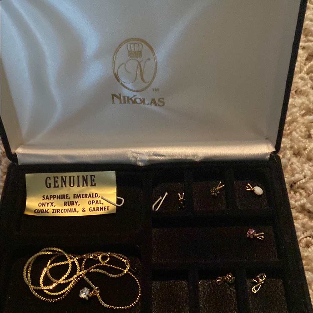 Gold and Precious Stones Jewelry Set